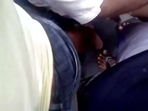 தெருவில் கழுதையில் ஒ ...