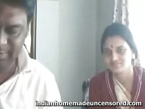 சோபாவில் பக்கத்து வீ ...