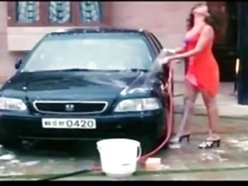 மெலிதான MILF வீட்டில ...
