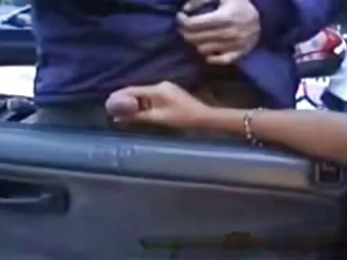 ஒல்லியான MILF மெல்ல  ...