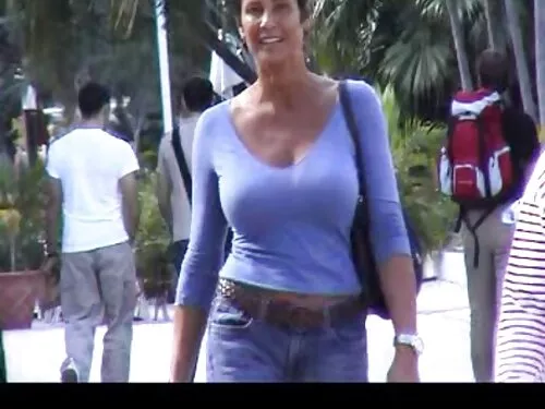மிகவும் அழகான MILF த ...