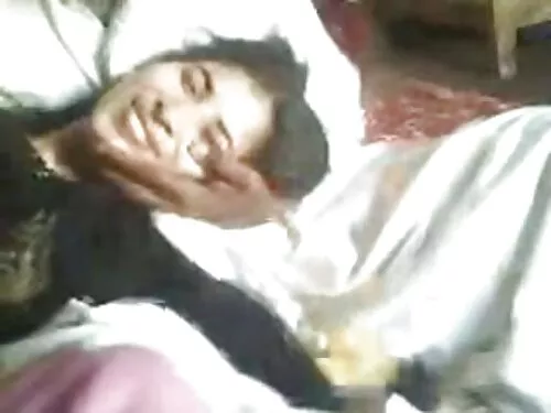 வயது வந்த தாய் தன் ம ...